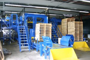 pallet dispenser stapelen of ontstapelen van lege pallets qimarox