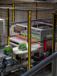 Geautomatiseerde palletiseermachine in eindverpakkingslijn voor productie-efficiëntie met palletiseermachines